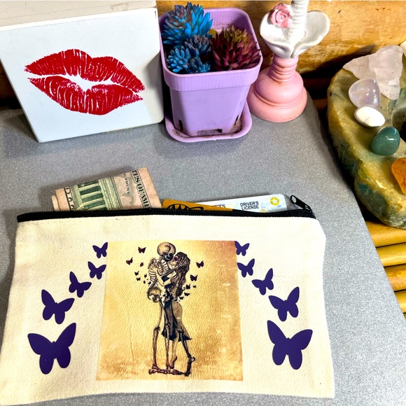 Small canvas makeup bag with zipper 🦋 - Picture 1 of 3